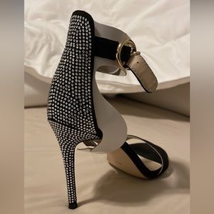 GUESS KAHLUR 6.5 NEW IN BOX